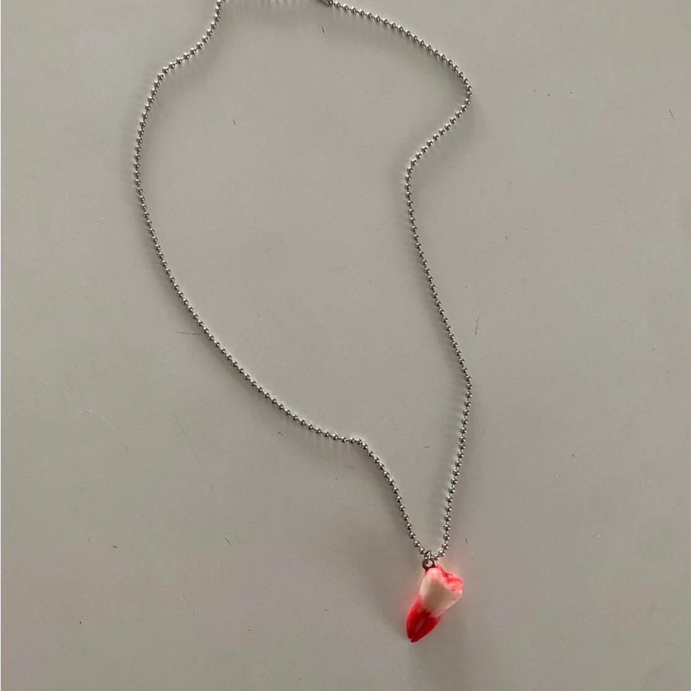 Tooth Necklace - Picture 2 of 8